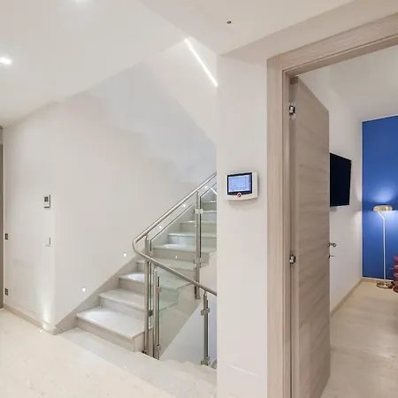 Martina Luxury - Grandmaison