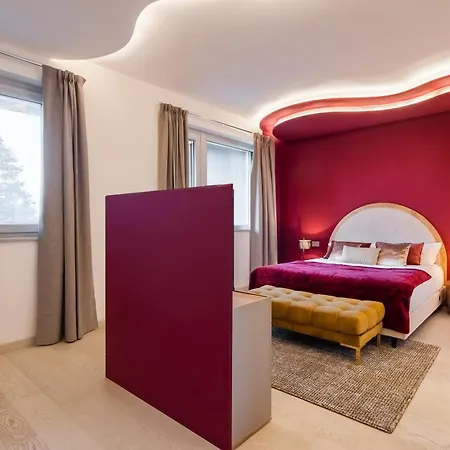 Martina Luxury - Grandmaison