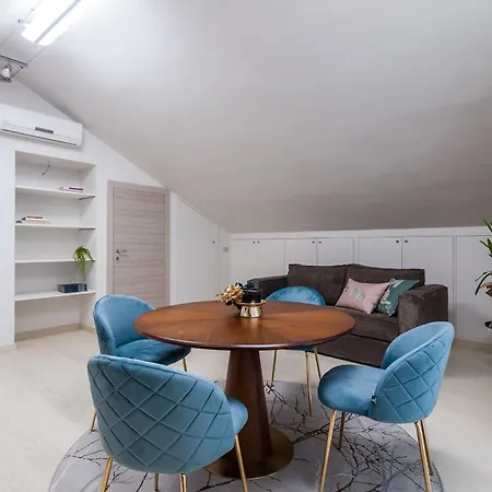 Martina Luxury - Grandmaison Vila Turín