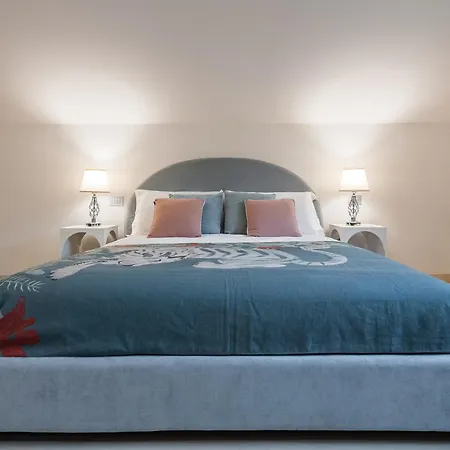 Martina Luxury - Grandmaison