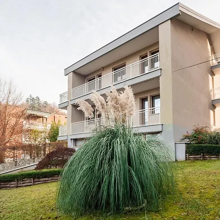 Martina Luxury - Grandmaison