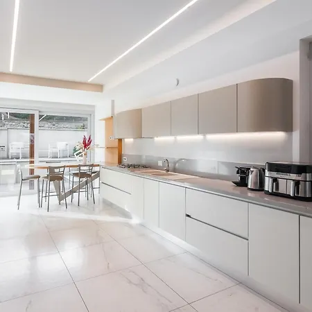 Martina Luxury - Grandmaison *